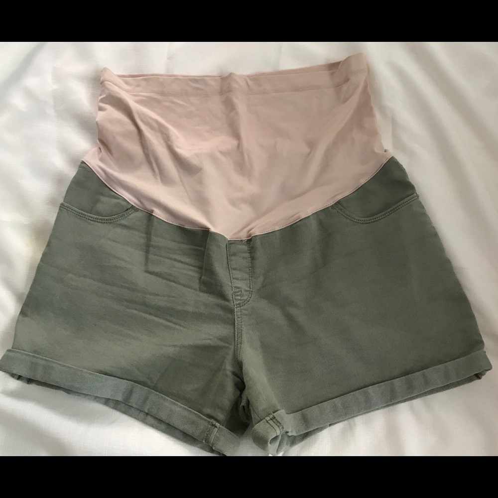 Liz lange maternity shorts size L green color